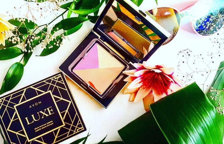 Avon Luxe kompakt 3w1 Fair