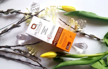 Biotaniqe Vit C Age Control odmładzający krem pod oczy