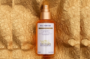 Z letniego niezbędnika suchy olejek do ciała