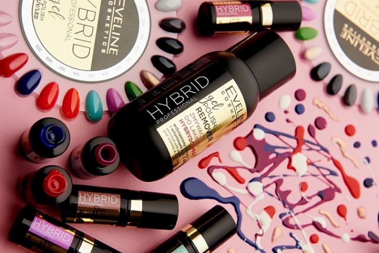 Piękne dłonie i paznokcie w pracy czyli business manicure