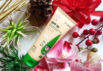 Yumi aloesowy krem nawilżający do twarzy z SPF 50
