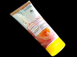 Lirene perłowy żel pod prysznic o zapachu Azjatycki Lotos