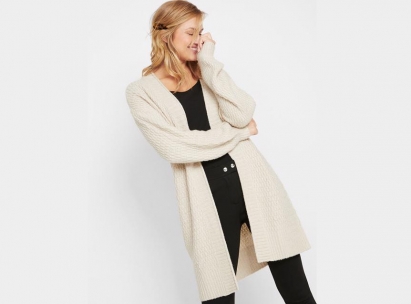 Przegląd najmodniejszych swetrów BonPrix