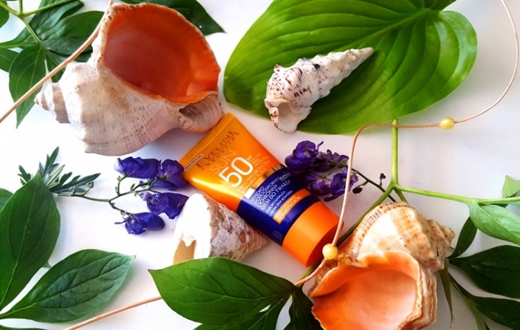 Eveline Sun wodoodporny ochronny krem do twarzy SPF 50 Family