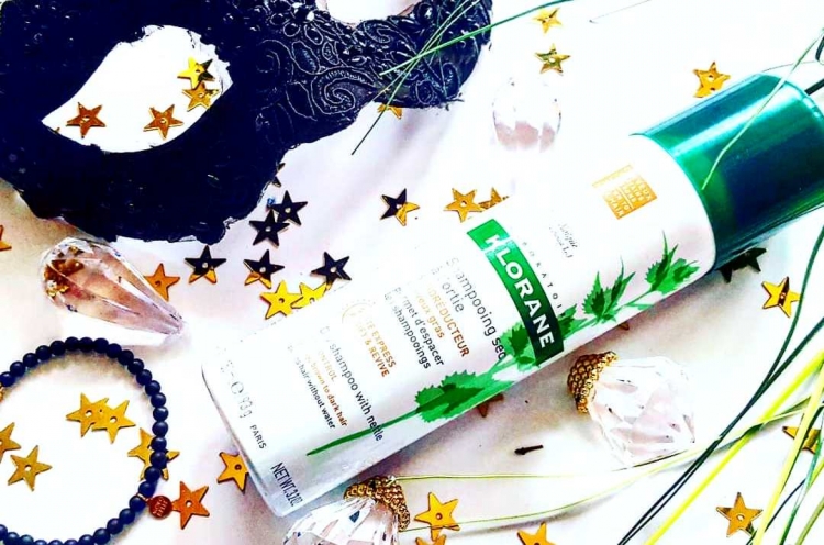 Klorane Pokrzywa szampon suchy do włosów ciemnych