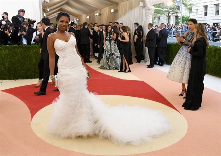 Gwiazdy na Met Gala w kreacjach H&M