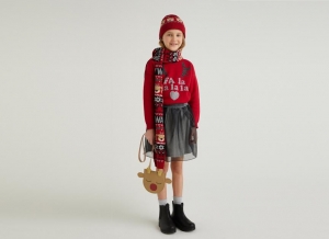 Świąteczna linia sweterk&oacute;w i bluz dla dzieci od Benetton