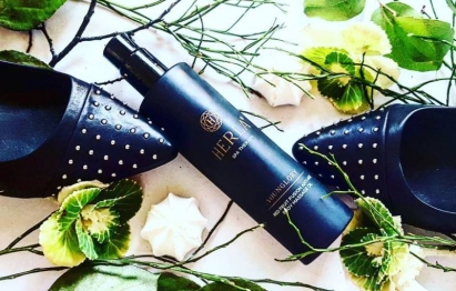Herla SPA Therapy odmładzający olej do masażu z ekstraktem z czerwonych owoców