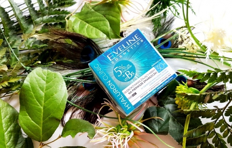 Eveline Cosmetics Hyaluron Clinic głęboko nawilżający krem na pierwsze zmarszczki 30+ na dzień i na noc