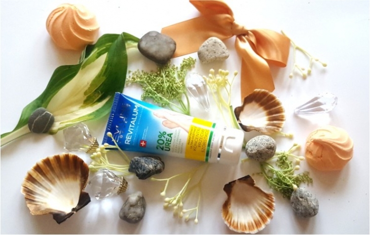 Eveline Revitalum parafinowy ultra-odżywczy koncentrat przeciw szorstkości 20% Urea