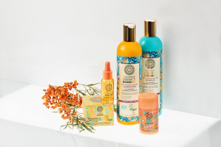 Dlaczego warto wybierać kosmetyki  z witaminą C?