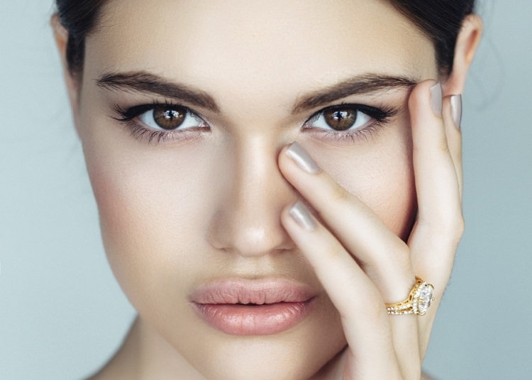 Jak odmłodzić okolice oczu?