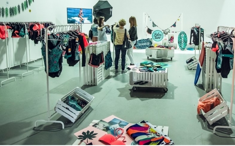 Showroom marki Olaian by Decathlon w Studiu Tęcza w Warszawie