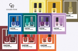 Trendy w jesiennym manicure z gamą kolorów Pantone Golden Rose