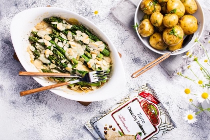 Szparagi zapiekane z płatkami migdałowymi