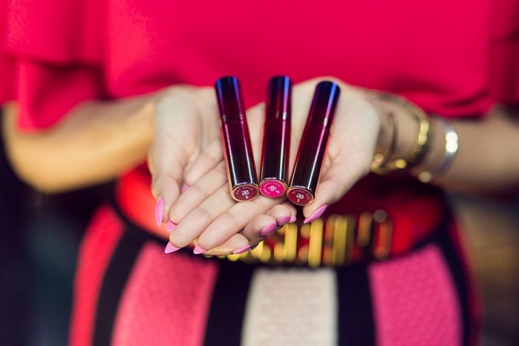 Macademian Girl dla Paese