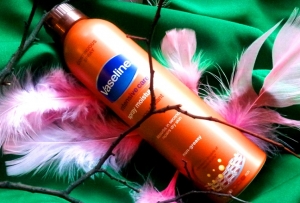 Vaseline balsam do ciała w sprayu Cocoa Radiant