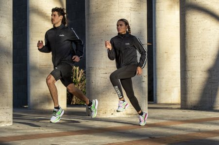 Diadora Atomo V7000