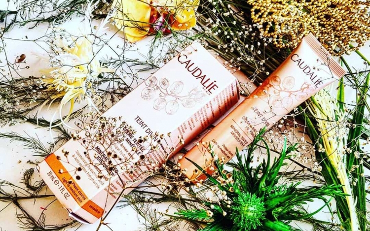 Caudalie Teint Divin mineralny krem kryjący – jasna karnacja