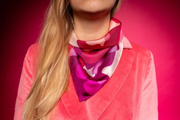 Limitowana, różowa edycja apaszki Spadiora