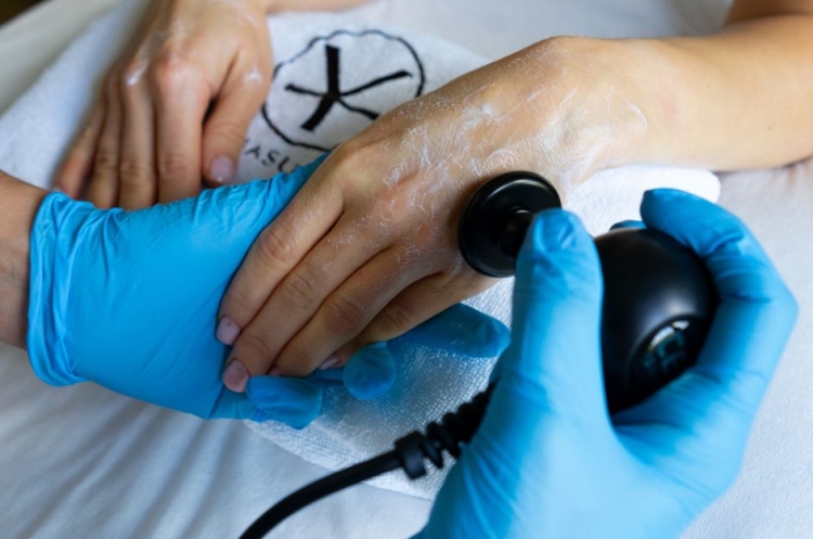 Jak odmłodzić dłonie z Yasumi?