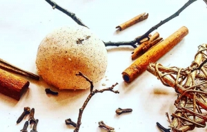 Ministerstwo Dobrego Mydła p&oacute;łkula kąpielowa Cynamon