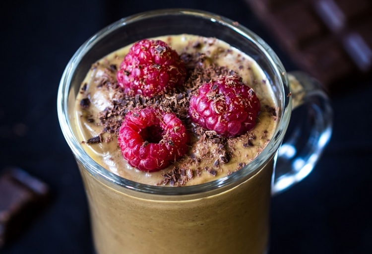 Gorąca czekolada z malinami