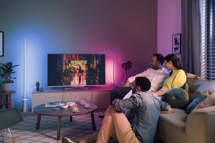 Baw się światłem z nowymi lampami Philips Hue Play i Signe