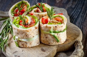 Łososiowe rollsy z warzywami