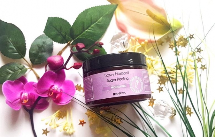 Barwa modelujący peeling do ciała z ekstraktem z chili i żurawiny