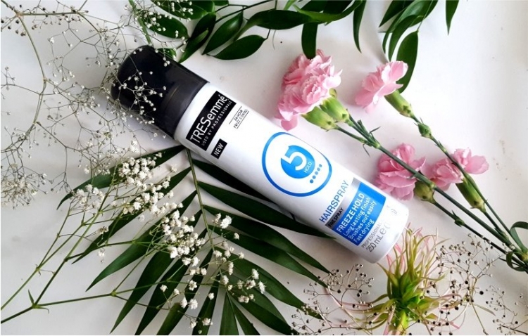 TRESemme Freeze Hold lakier do włosów