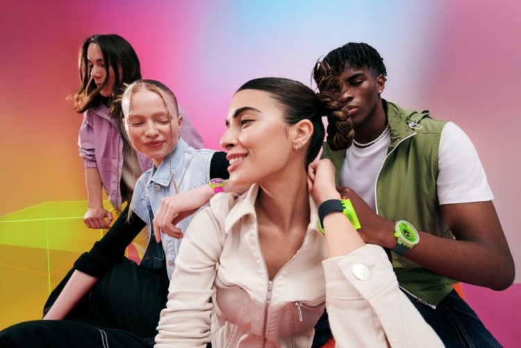 Kolekcja Swatch Neon odświeża kultowe modele
