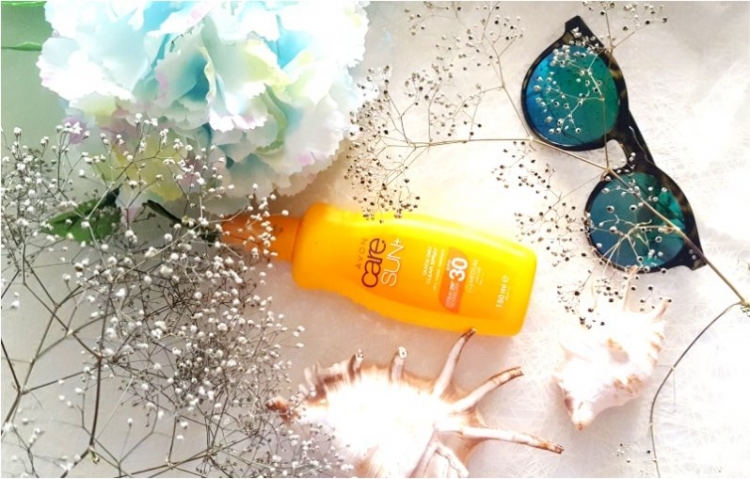 Avon wodoodporne mleczko nawilżająco-ochronne w sprayu SPF 30